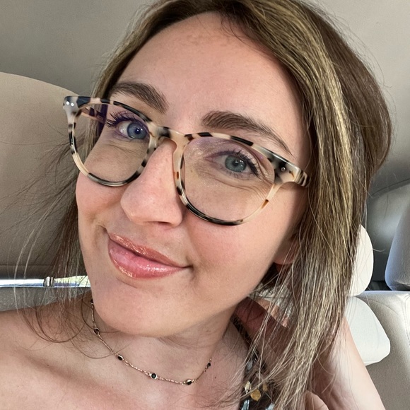 Meet your Posher, Jessica - Picture 1 of 2